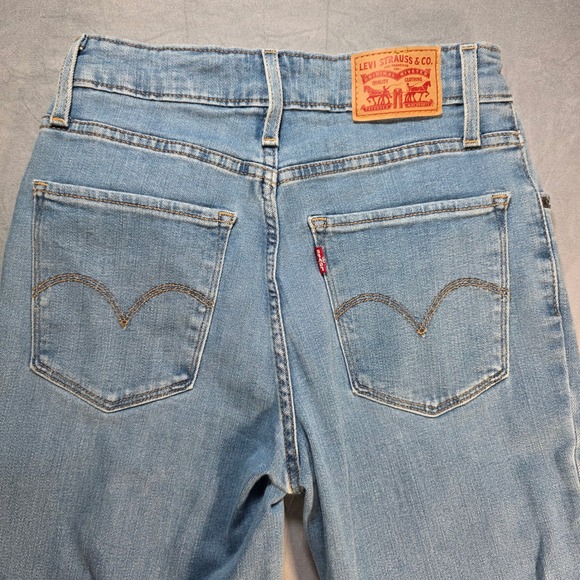 Levi's 721 High Rise Skinny Jeans Light Wash Distressed Raw Hem 26 (2) Womens - Picture 3 of 11